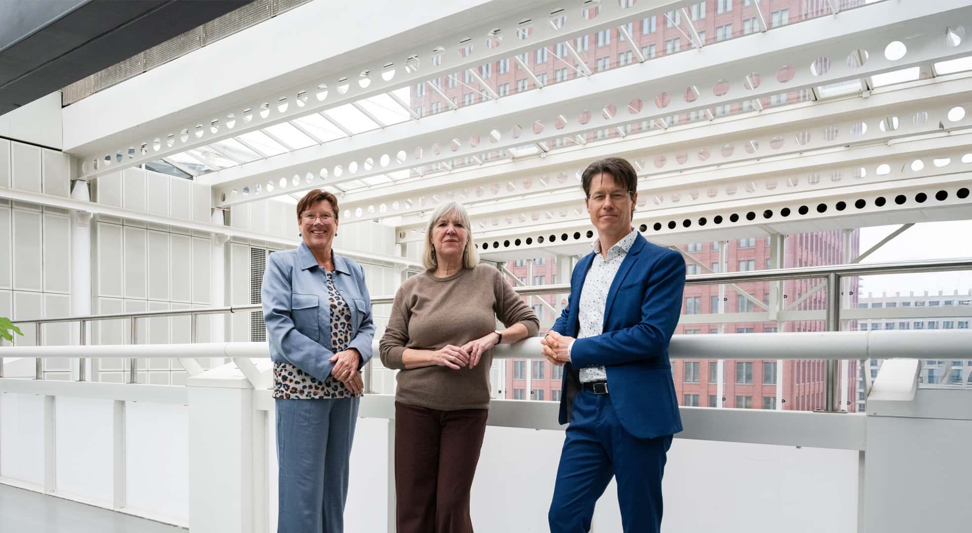 Rhodia Maas, directeur-generaal van de IND, Joeri Kapteijns, bestuursvoorzitter van het COA en Simone Steendijk, algemeen directeur van DTenV