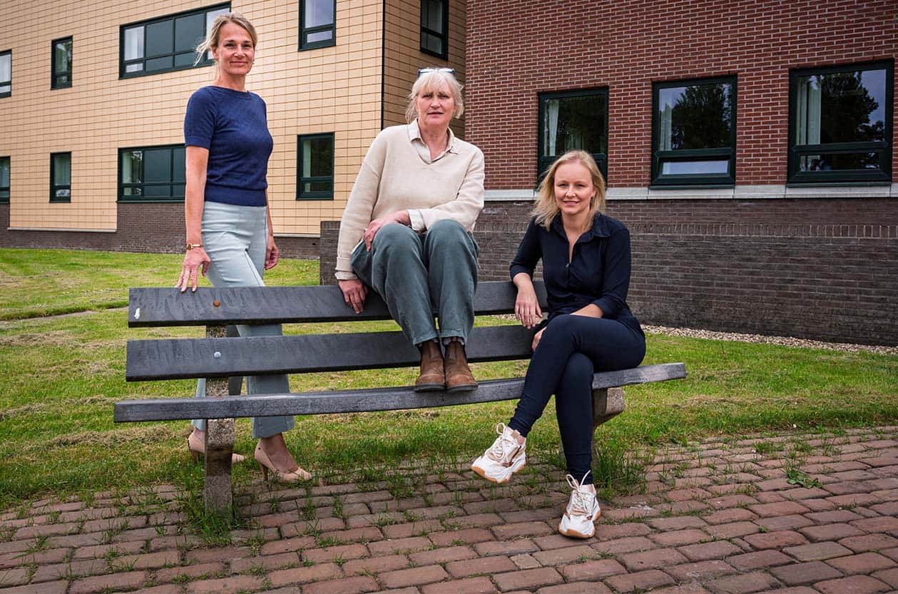 Marjan Schel (IND), Trudy van der Wiele (VluchtelingenWerk) en Marjolein Heering (IND).