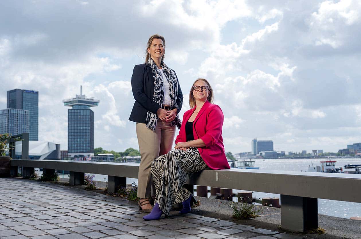 Miranda Keijzer (IND) en Nikki Vreede, advocaat bij Everaert Advocaten.