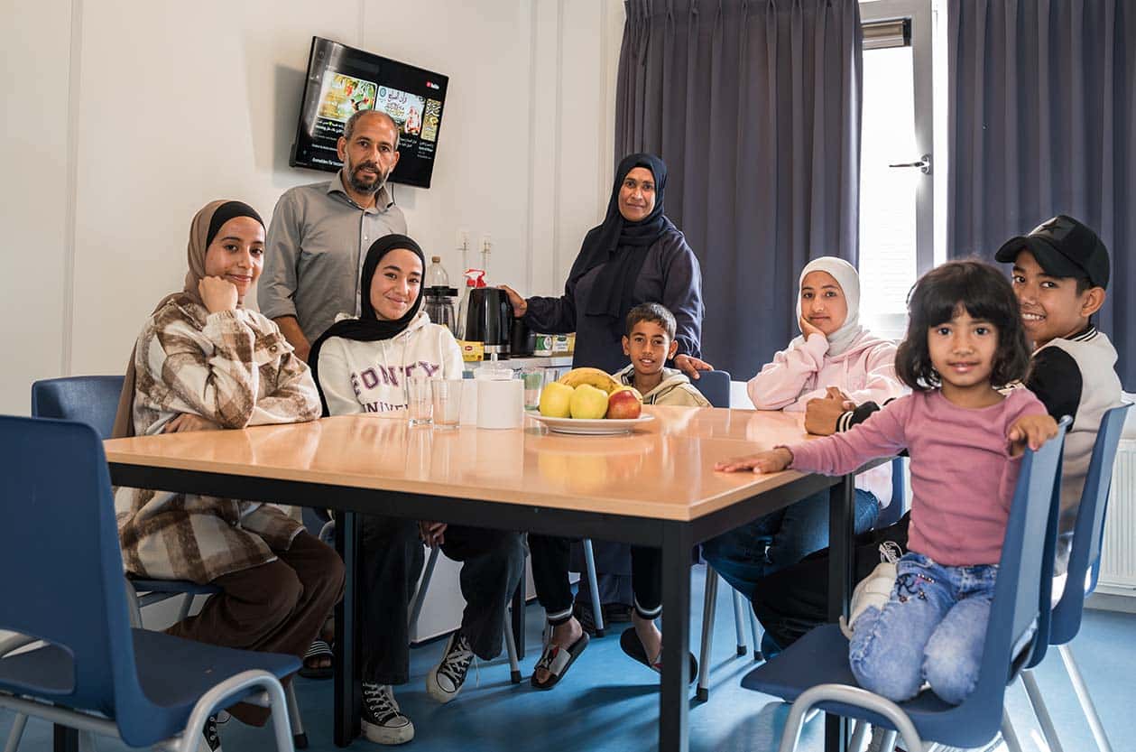 Gezin in de asielopvang